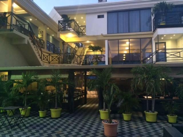 Hotel Babylon Paramaribo Bagian luar foto